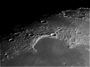 Kratery księżyca widoczne w obserwatorium Pod Piramida
